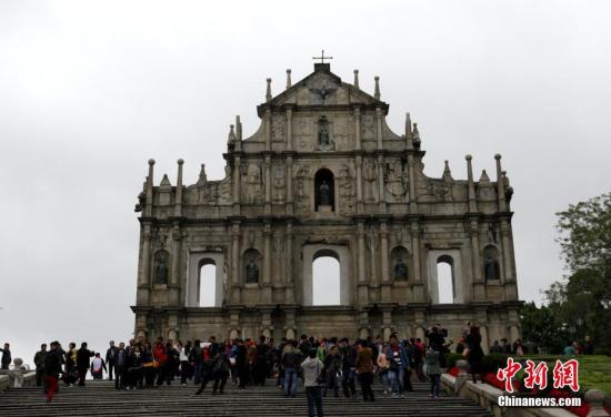 資料圖:澳門(mén)大三巴牌坊。<a target='_blank' href='http://www.chinanews.com/'>中新社</a>記者 陳小愿 攝 點(diǎn)擊進(jìn)入下一頁(yè)
